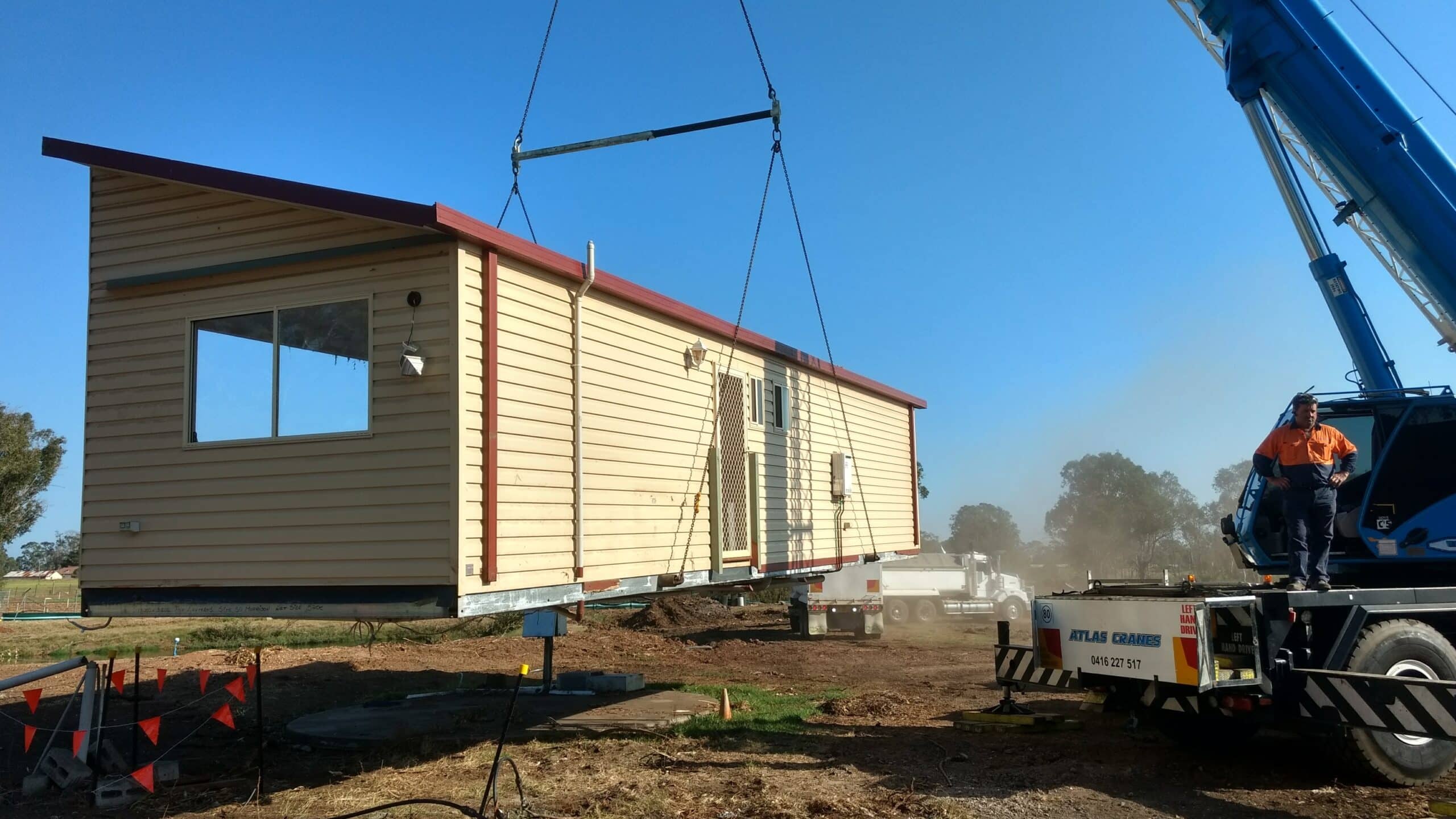 atlas cranes_portable_shed_mobile_crane_lift